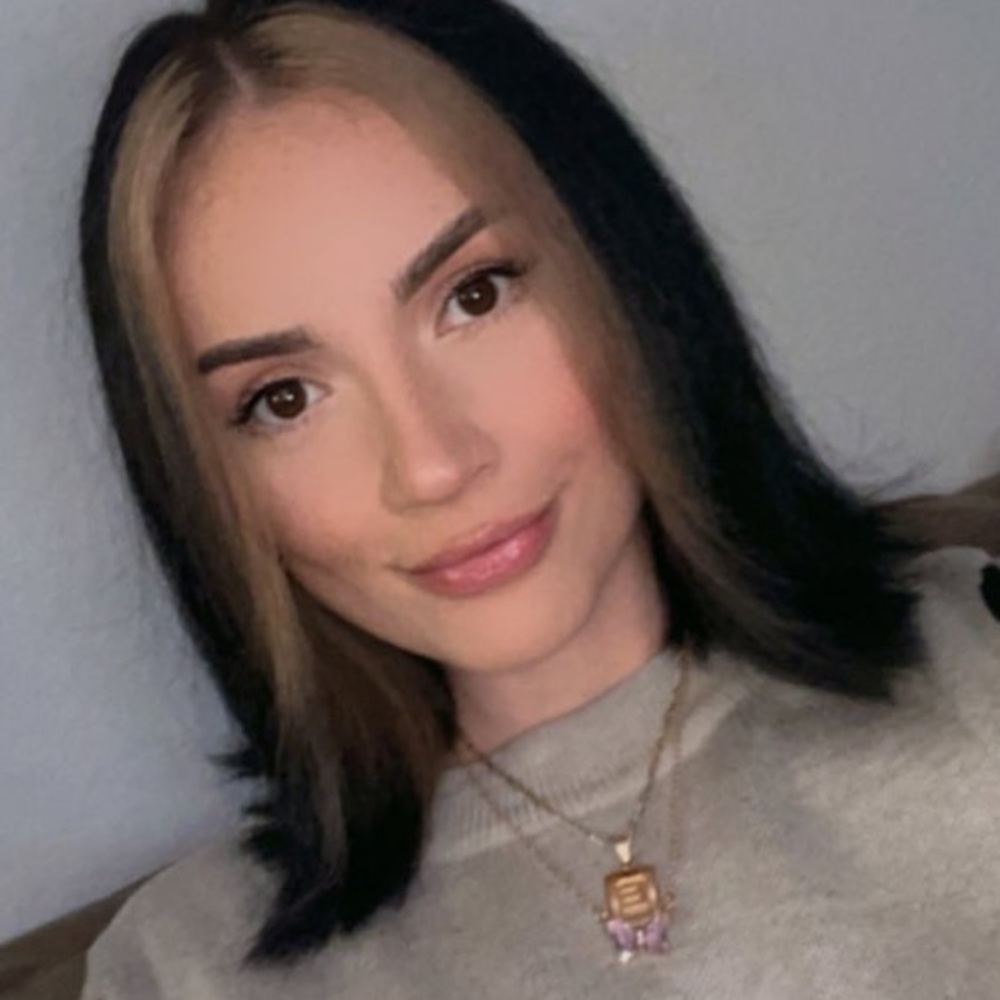 Meet your Posher, Elaina